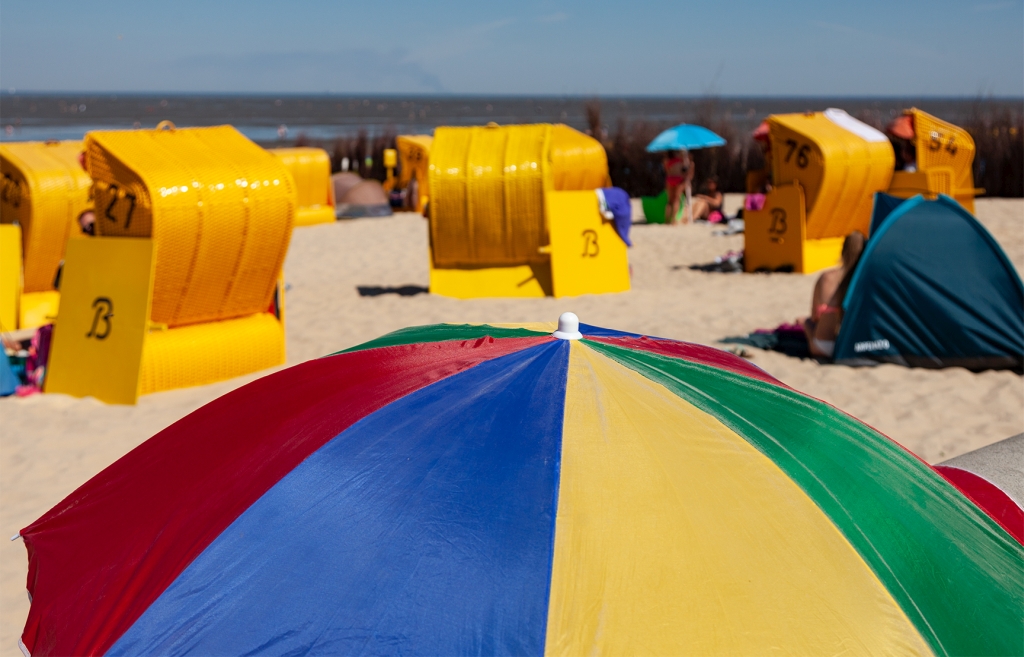Sonnenschirm am Strand in Cuxhaven