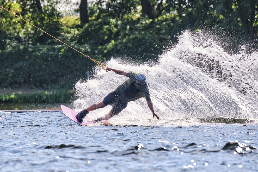 Wassersportler auf einem See