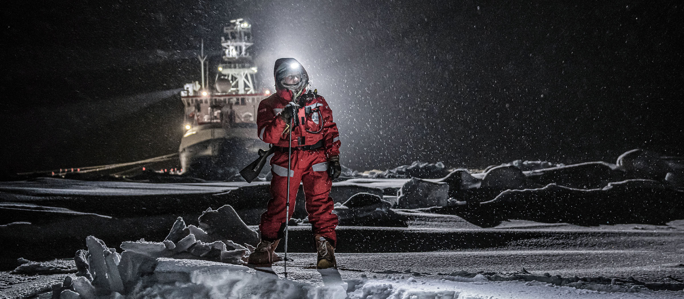 AWI Forscherin auf dem Eis