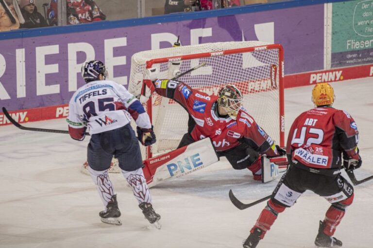 Eishockey Spieler vor dem Tor