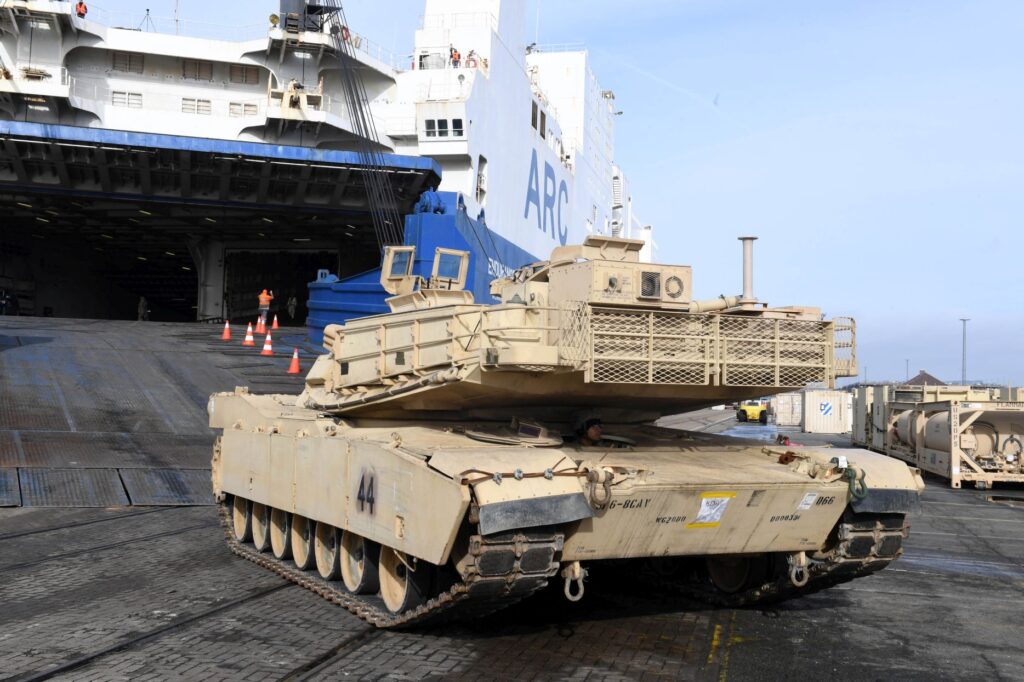 Seit Jahren ist der Bremerhavener Kaiserhafen die Drehscheibe für militärisches Material der Nato. Die Bundesregierung stellt jetzt einen Milliardenbetrag zur Verfügung, um den Hafen zu ertüchtigen.