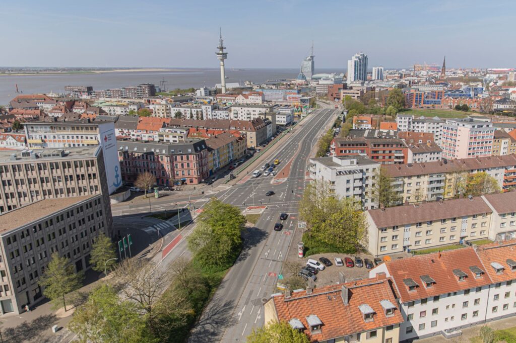Ein Blick über Straßen, Plätze und Quartiere auf die Havenwelten Bremerhaven.
