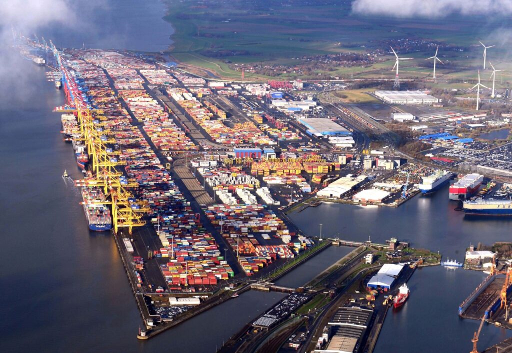 Die Modernisierung der Bremerhavener Stromkaje beginnt im Süden mit dem Containerterminal CT1. Der Umschlag von schweren Offshore-Komponenten soll hier ebenfalls möglich sein.