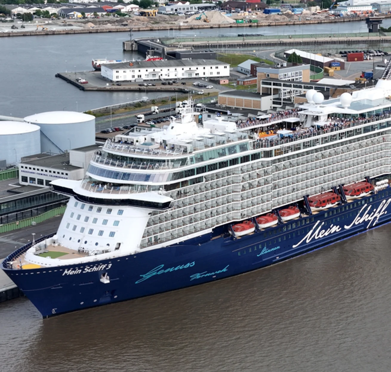 Beliebter Gast in Bremerhaven: Die „Mein Schiff 3“ am Bremerhaven Cruise Port/Columbuskaje, dem Kreuzfahrtterminal in Bremerhaven.