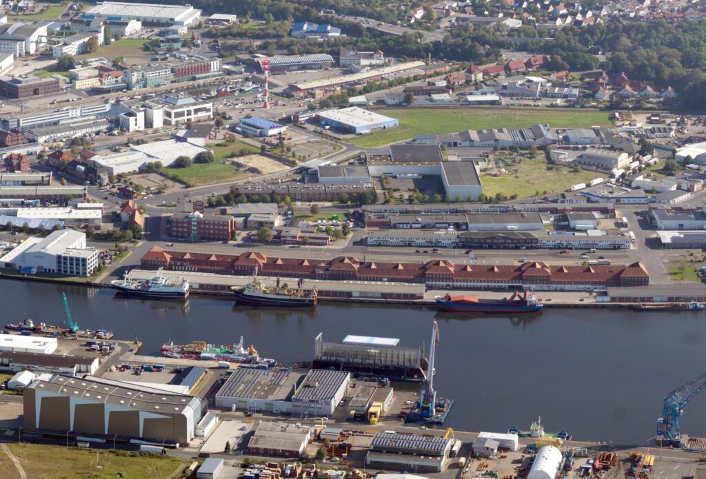 Eine Abteilung der traditionsreichen Halle X richtet die Fischereihafen-Betriebsgesellschaft FBG jetzt für das Alfred-Wegener-Institut her.