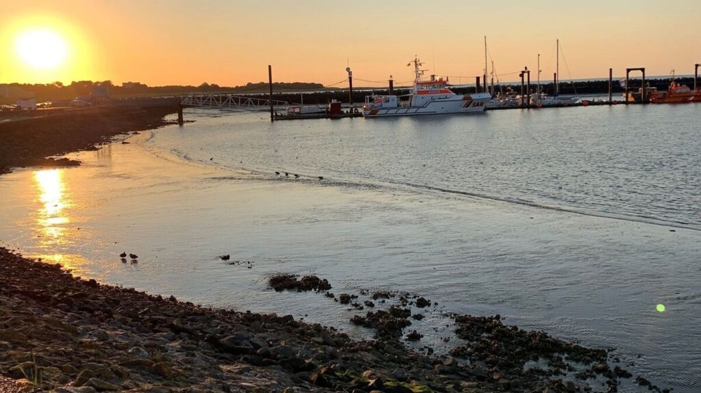Auf zwei Hafenareale in Cuxhaven kommen Veränderungen zu. Unter anderem geht es um den Fährhafen.