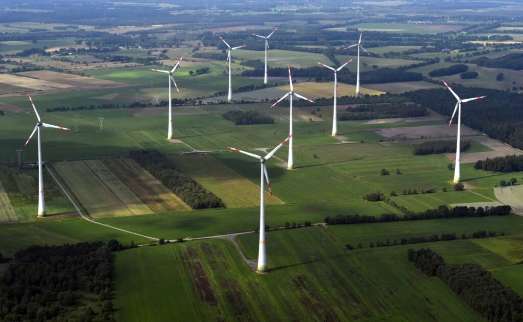 Der Kreis will zusammen mit den Kommunen im Cuxland eigene Windparks betreiben, um seine Liegenschaften direkt mit Öko-Strom zu versorgen.