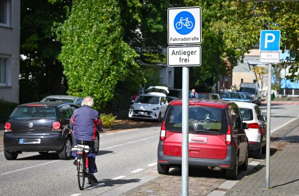 Das Rad ist neben dem Auto ein wichtiges Verkehrsmittel in Bremerhaven.