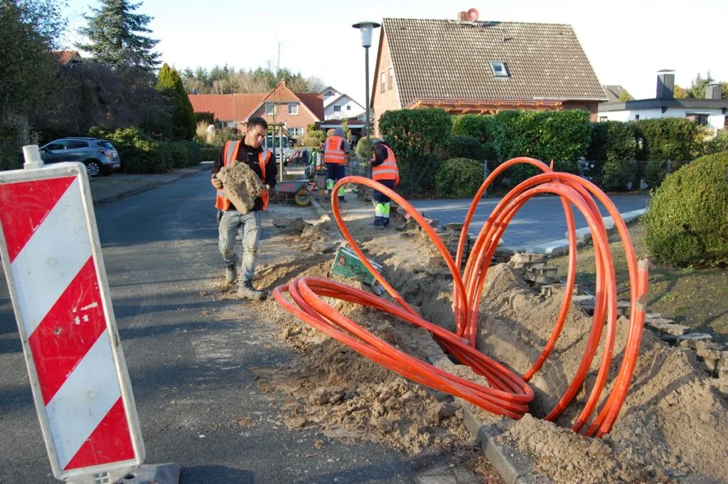 Der flächendeckende Ausbau mit Glasfaser ist im Cuxland schon in Gang. Als Nächstes werden die Anschlüsse in Loxstedt und der Wurster Nordseeküste gelegt.