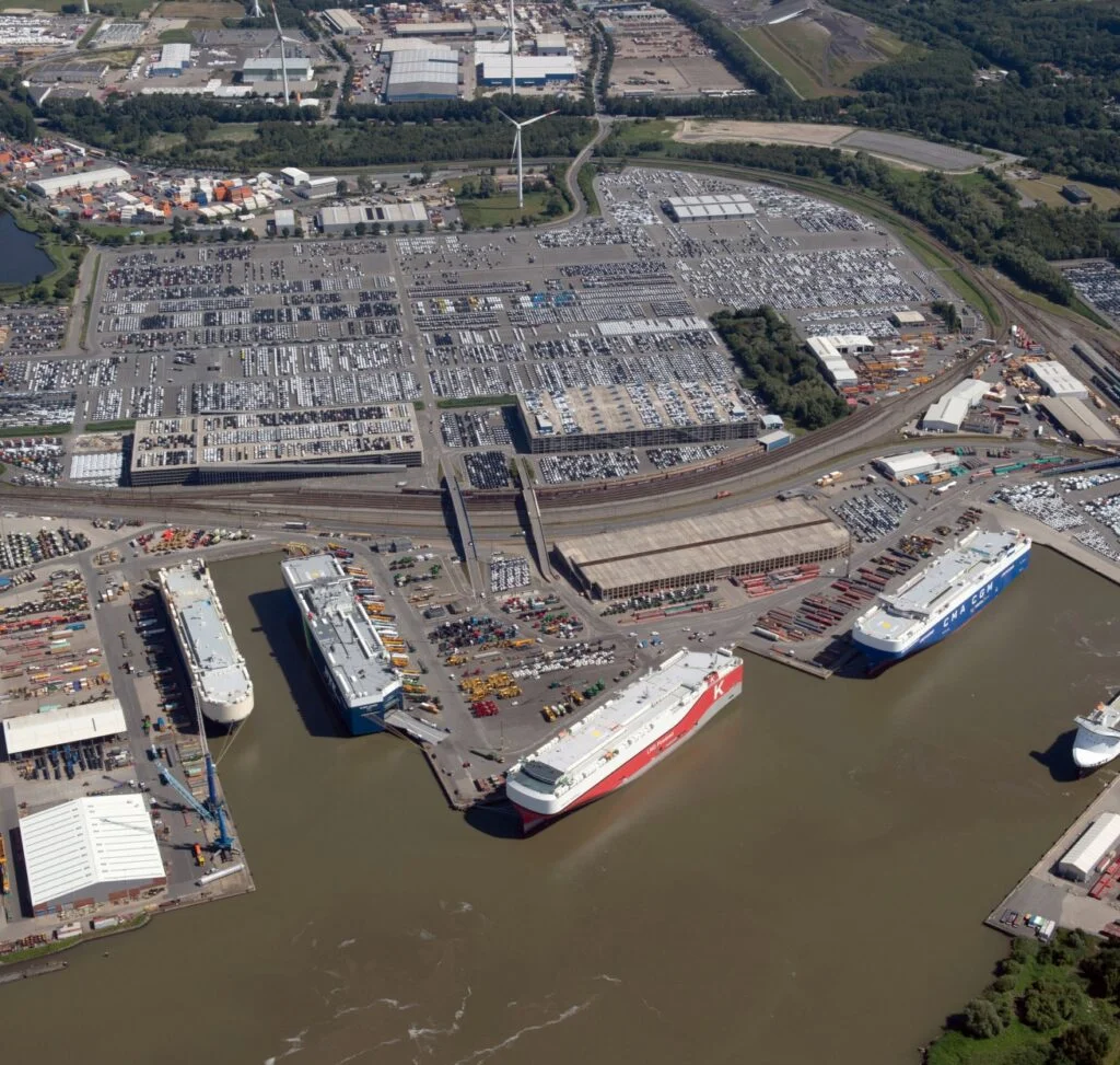 Mit 122.000 Fahrzeugen war der Juli am Autoterminal Bremerhaven herausragend.