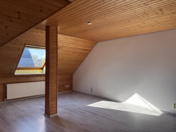 Mehrgenerationen-Haus – Split-Level in Schiffdorf - Wohnzimmer DG Ansicht 2 (43910)