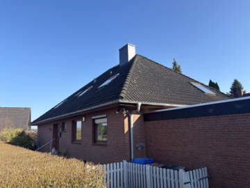 Mehrgenerationen-Haus – Split-Level in Schiffdorf - Ansicht Auffahrt (43886)