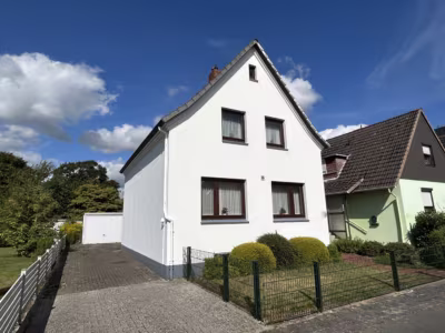 Omas Häuschen in beliebter Lage - Straßenansicht (84835)