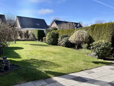 Gepflegtes Eigenheim mit Wohlfühlfaktor - Blick in den Garten (81263)