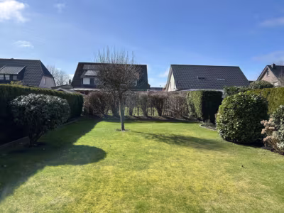 Gepflegtes Eigenheim mit Wohlfühlfaktor - Blick in den Garten (81264)