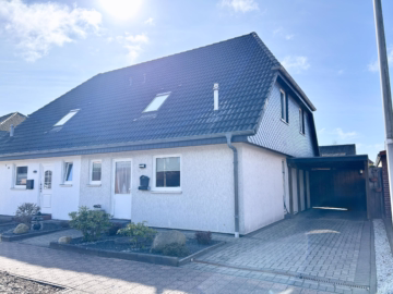 Gepflegtes Eigenheim mit Wohlfühlfaktor - Vorderansicht (49467)