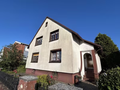 Vermietetes ZFH mit Mini-Bungalow im Garten - Straßenansicht (81165)