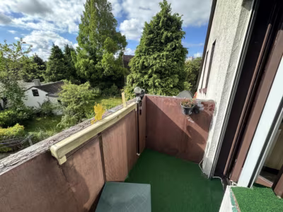 Vermietetes ZFH mit Mini-Bungalow im Garten - Balkon OG (81180)