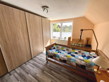 Großzügiges Einfamilienhaus mit großem Grundstück - Schlafzimmer EG (43090)