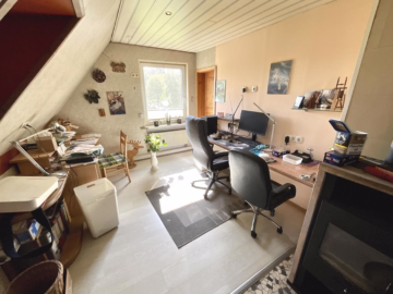 Großzügiges Einfamilienhaus mit großem Grundstück - Büro DG (43097)