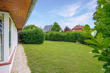 Einziehen oder Vermieten in begehrter Lage - Blick in den Garten (45616)