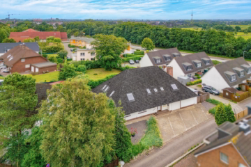 Einziehen oder Vermieten in begehrter Lage - Straßenansicht aus der Luft (45608)