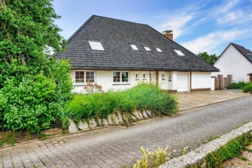 Einziehen oder Vermieten in begehrter Lage, 27476 Cuxhaven, Zweifamilienhaus