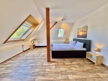 Einziehen oder Vermieten in begehrter Lage - Obergeschoss Zimmer (52540)