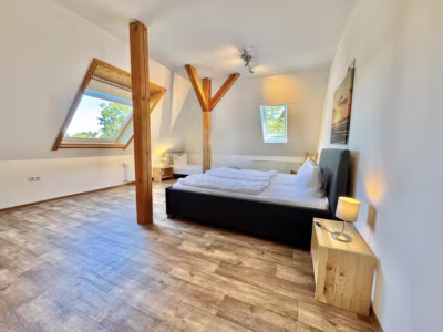 Einziehen oder Vermieten in begehrter Lage - Obergeschoss Zimmer (79477)
