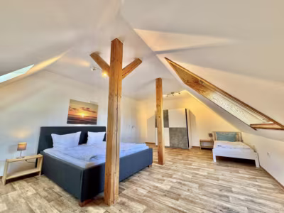 Einziehen oder Vermieten in begehrter Lage - Obergeschoss Zimmer (79479)
