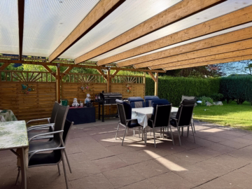 Gepflegtes Fertighaus mit Ferienwohnung - Überdachte Terrasse (36195)