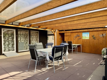 Gepflegtes Fertighaus mit Ferienwohnung - Überdachte Terrasse (36194)
