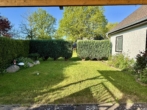 Blick von der Terrasse - Gepflegtes Fertighaus mit Ferienwohnung