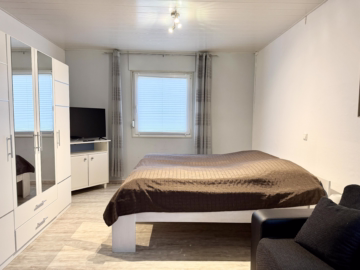 Gepflegtes Fertighaus mit Ferienwohnung - Schlafzimmer EG (36198)