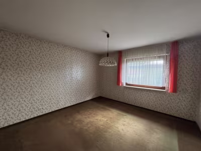 Winkelbungalow im Fehrmoor mit 6 Zimmern & Keller - Zimmer 1 Ansicht 2 (79705)