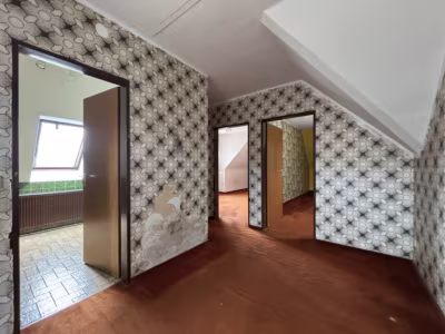 Winkelbungalow im Fehrmoor mit 6 Zimmern & Keller - Flur DG (79712)