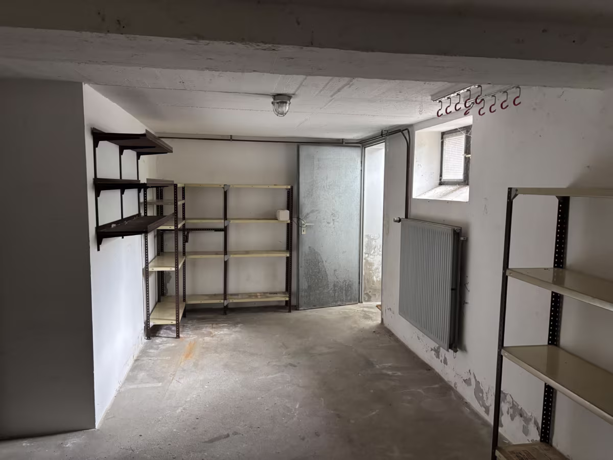 Werkstatt Aufgang zur Garage