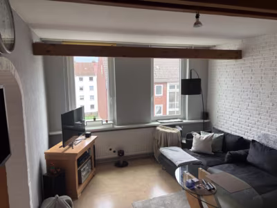 Altbau im Herzen Geestemündes – 4-Zimmer-ETW- 3.OG - Wohnzimmer (88789)