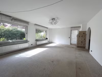 Großzügiges EFH in beliebter Lage - Wohnzimmer (92109)