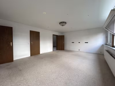Großzügiges EFH in beliebter Lage - DG Zimmer 1 (92122)