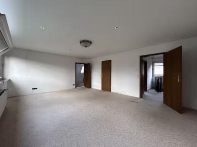 Großzügiges EFH in beliebter Lage - DG Zimmer 1 (92123)