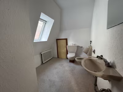 Großzügiges EFH in beliebter Lage - DG WC am Schlafzimmer (92125)