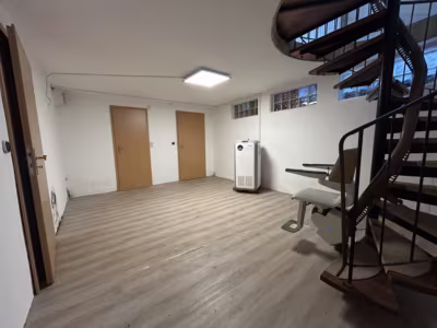 Großzügiges EFH in beliebter Lage - Keller Flur (92133)