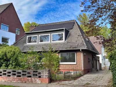 Großzügiges EFH in beliebter Lage - Frontansicht (92102)