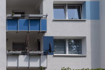 Wohnung mit Sonderkonditionen für Renovierungswütige! - Balkon (76871)