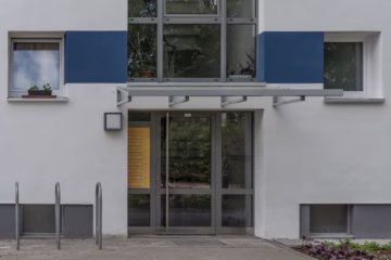 Wohnung mit Sonderkonditionen für Renovierungswütige! - Eingang (76875)