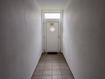 12 Wohneinheiten: Barrierearm & modernisiert - Eingangsbereich (49281)