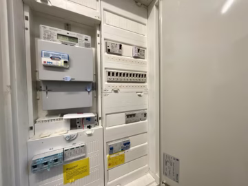 Erstbezug! Eigentumswohnung in beliebter Lage - Sicherungskasten (75736)