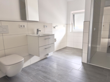 Erstbezug! Eigentumswohnung in beliebter Lage - Badezimmer (61583)