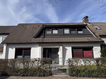 Zwei Häuser auf einem Grundstück - Wohnhaus Hauseingang (54095)